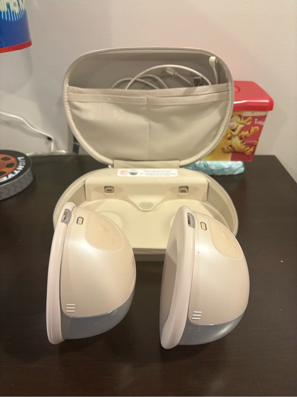 Eufy S1pro with charging case - Picture 2 of 7